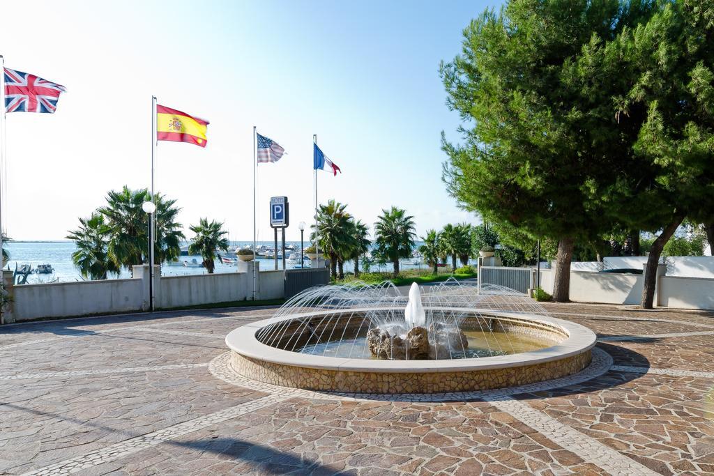 Hotel Mediterraneo Porto Cesareo Exterior foto