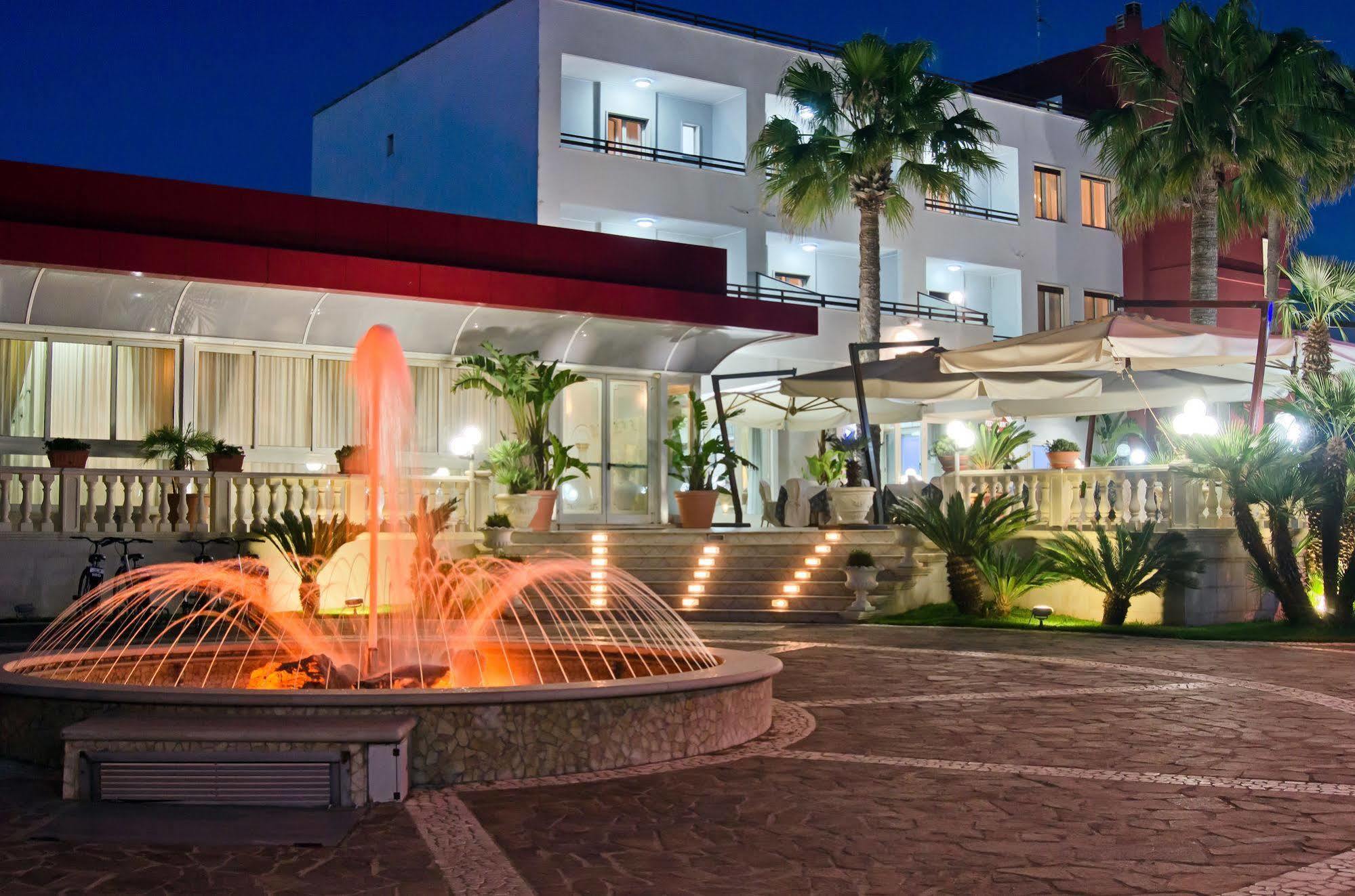 Hotel Mediterraneo Porto Cesareo Exterior foto